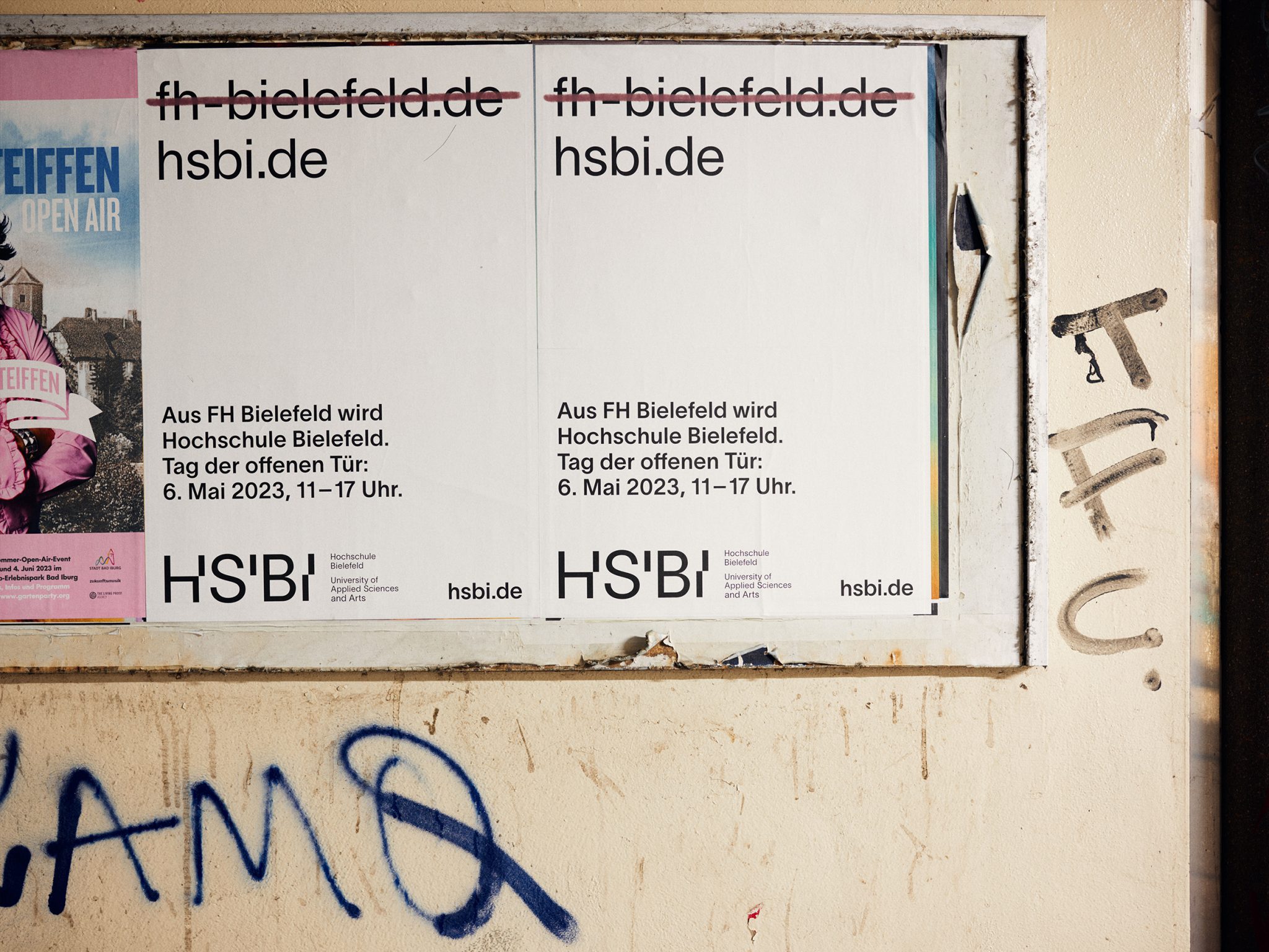 Plakate an Plakatwand