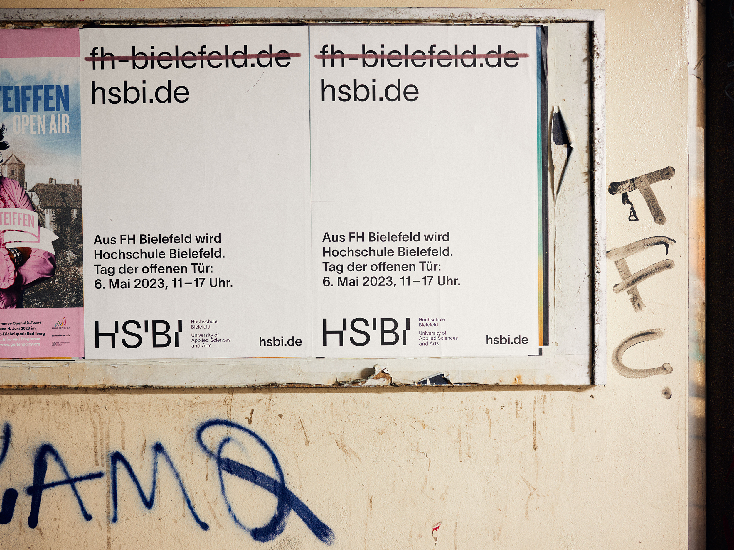 Plakate an Plakatwand