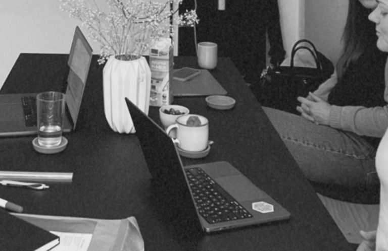 Agenturfoto Besprechungstisch