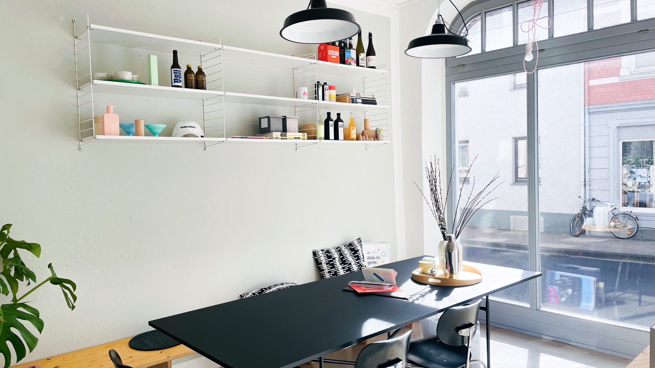 Helles Büro von innen